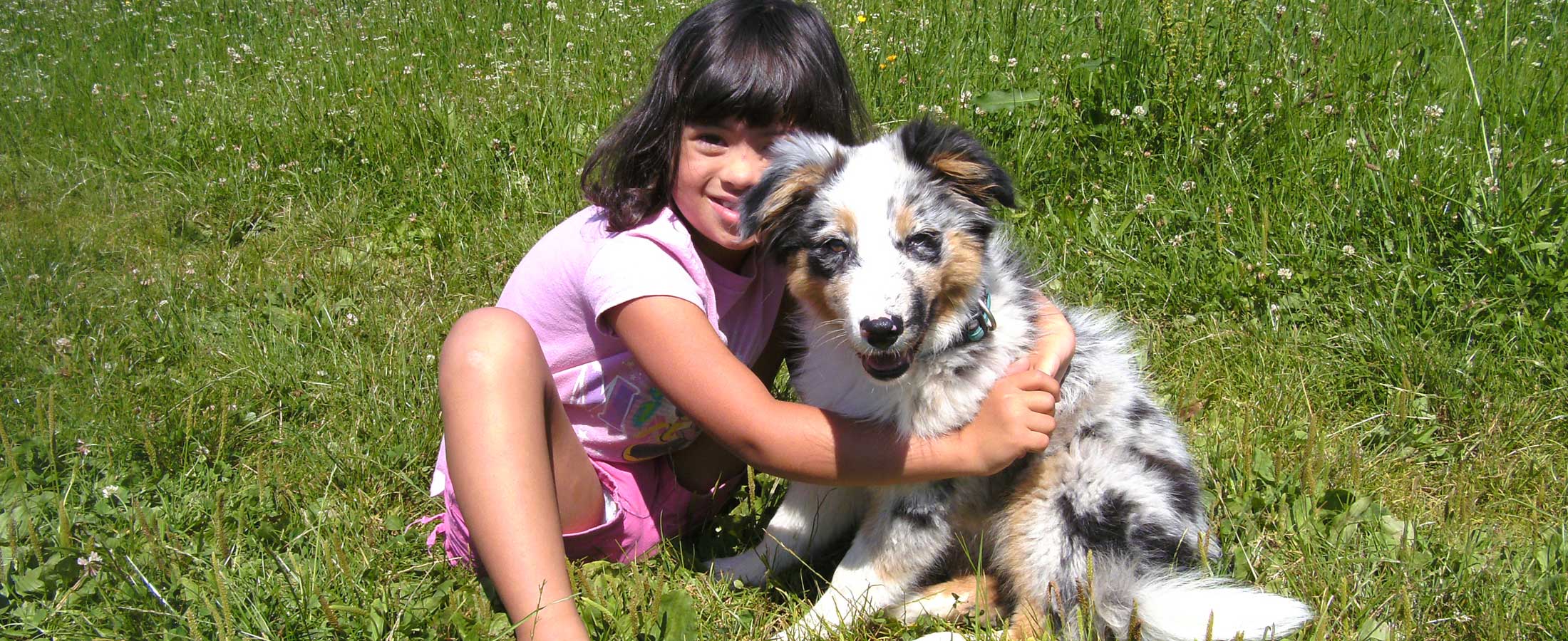 Ferienprogramm-behinderte-Kinder-Intensivtherapie Therapiehunde bei Schritt für Schritt, Verein zur Förderung behinderter Kinder. Tirol.