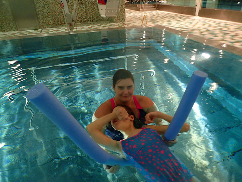 schwimmentrainerin-claudia-1 Schwimmtraining für behinderte Kinder Tirol