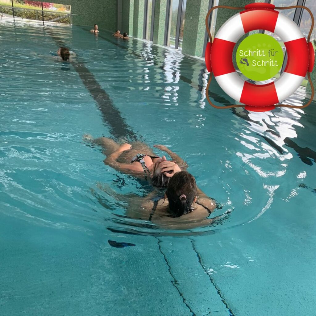 2Rettungsschwimmer Schritt fuer Schritt Rettungsschwimmkurs bei Schritt für Schritt