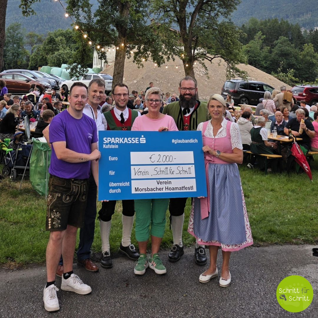 Verein Morsbacher Hoamatfestl spendet an Schritt für Schritt